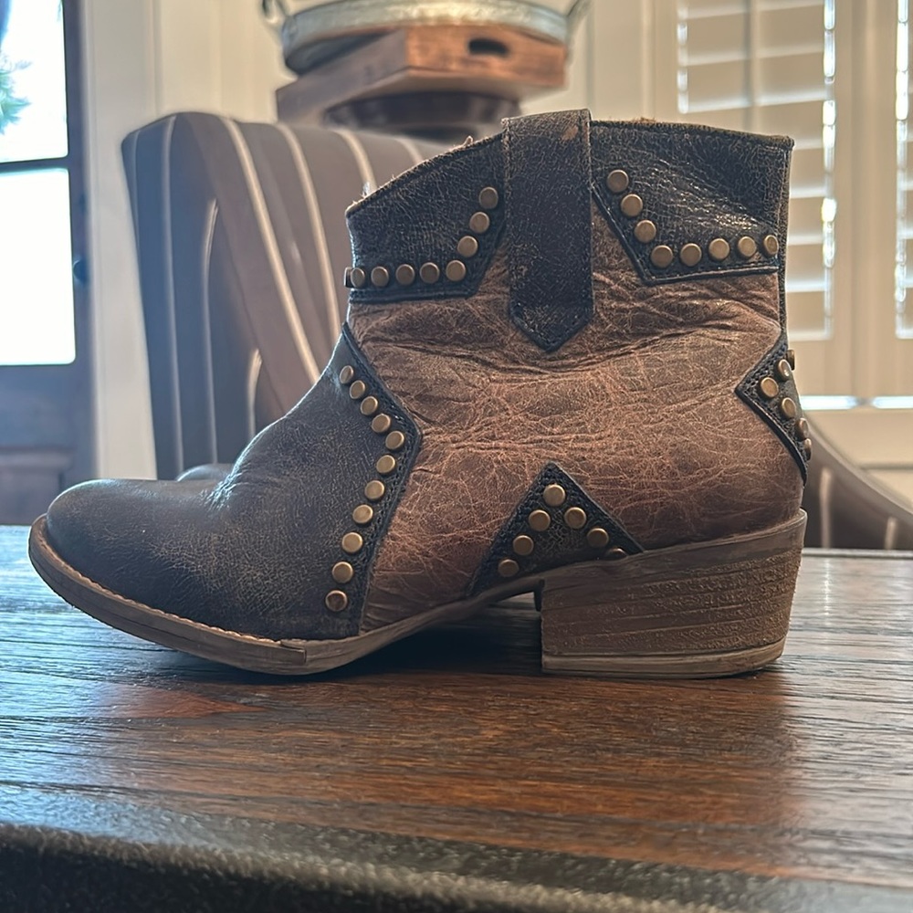 Circle G Boots handcrafted in Mexico size 7 excellent condition star design